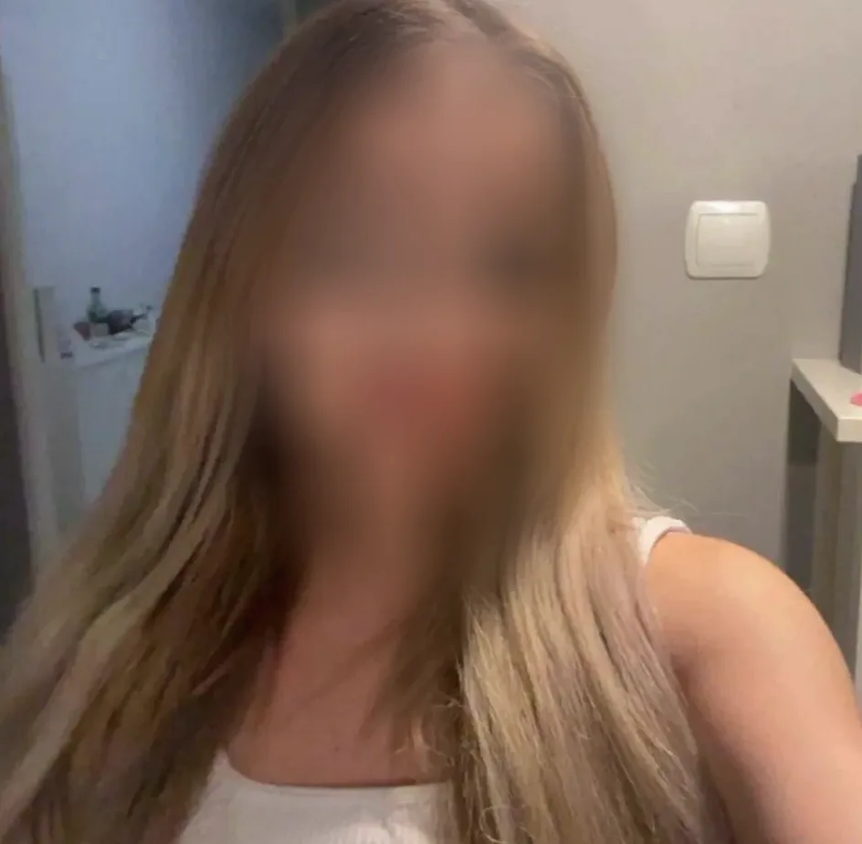 Ulla, 24